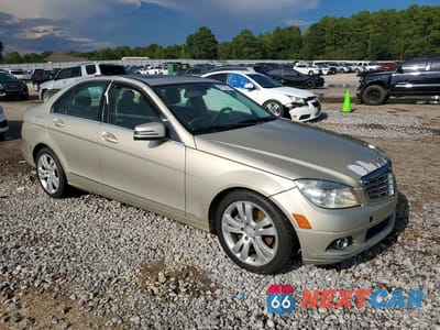 Czwarte zdjęcie samochodu z boku: 2011 MERCEDES-BENZ C 300 VIN:WDDGF5EB0BA471038 - miniatura
