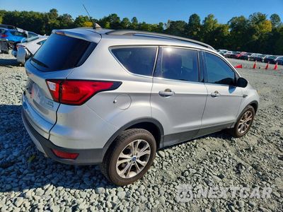 Trzecie zdjęcie samochodu z tyłu: 2019 FORD ESCAPE SEL VIN:1FMCU0HDXKUB01031 - miniatura