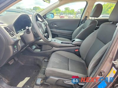 Zdjęcie 7 z 12 samochodu: 2019 HONDA HR-V LX VIN:3CZRU6H37KG728565 - miniatura