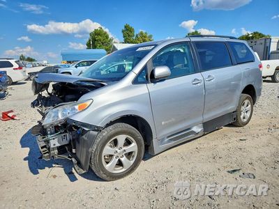 2014 TOYOTA SIENNA LE 5TDKK3DCXES440854 - główne zdjęcie licytacji z USA - miniatura