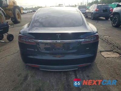 Zdjęcie 6 z 12 samochodu: 2013 TESLA MODEL S VIN:5YJSA1CN9DFP16180 - miniatura