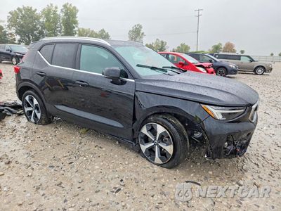 Czwarte zdjęcie samochodu z boku: 2023 VOLVO XC40 PLUS VIN:YV4L12UN2P2039292 - miniatura