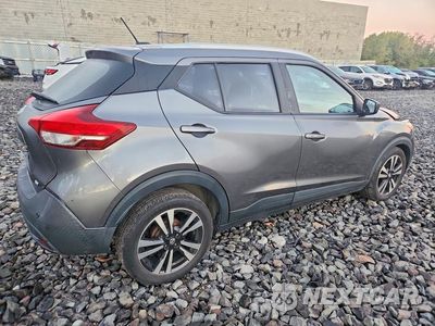 Trzecie zdjęcie samochodu z tyłu: 2020 NISSAN KICKS SV VIN:3N1CP5CV3LL509216 - miniatura