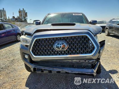 Piąte zdjęcie samochodu w środku: 2018 TOYOTA TACOMA TRD SPORT VIN:3TMDZ5BN4JM038875 - miniatura