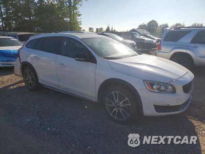 Czwarte zdjęcie samochodu z boku: 2016 VOLVO V60 CROSS COUNTRY PREMIER VIN:YV4612HKXG1003448 - miniatura