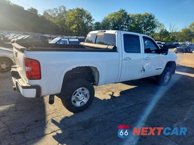 Trzecie zdjęcie samochodu z tyłu: 2007 CHEVROLET SILVERADO K2500 HEAVY DUTY VIN:1GCHK23677F548044 - miniatura