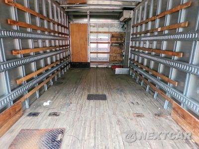 Zdjęcie 10 z 13 samochodu: 2017 FORD F550 SUPER DUTY BOX TRUCK VIN:1FDUF5GY5HED61162 - miniatura