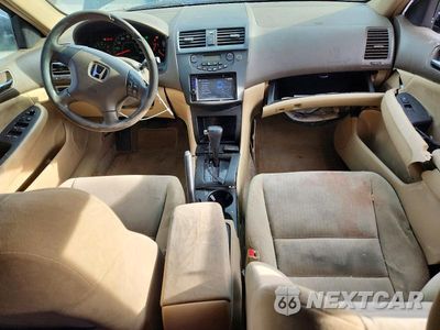 Zdjęcie 8 z 12 samochodu: 2005 HONDA ACCORD LX VIN:1HGCM56455L002469 - miniatura