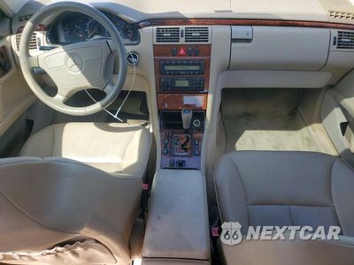 Zdjęcie 8 z 12 samochodu: 1999 MERCEDES-BENZ E 430 VIN:WDBJF70H7XA815686 - miniatura