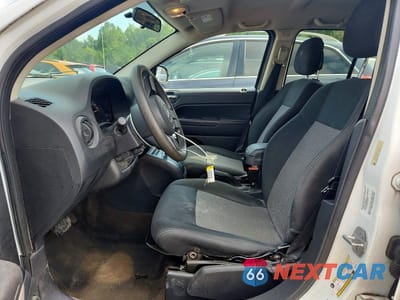 Zdjęcie 7 z 13 samochodu: 2014 JEEP COMPASS SPORT VIN:1C4NJCBA7ED743006 - miniatura
