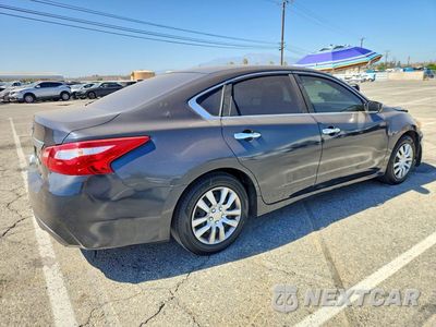Trzecie zdjęcie samochodu z tyłu: 2017 NISSAN ALTIMA 2.5 S VIN:1N4AL3AP2HN304055 - miniatura