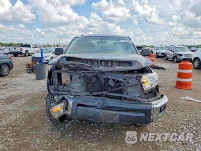 Piąte zdjęcie samochodu w środku: 2017 TOYOTA TUNDRA CREWMAX SR5 VIN:5TFEM5F12HX119954 - miniatura