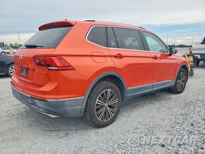 Trzecie zdjęcie samochodu z tyłu: 2018 VOLKSWAGEN TIGUAN SE VIN:3VV3B7AX1JM163753 - miniatura