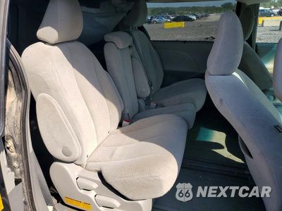 Zdjęcie 11 z 13 samochodu: 2013 TOYOTA SIENNA LE VIN:5TDKK3DC1DS331682 - miniatura