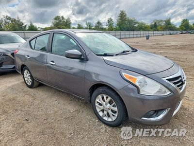 Czwarte zdjęcie samochodu z boku: 2018 NISSAN VERSA SV VIN:3N1CN7AP6JL836017 - miniatura