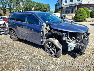 Czwarte zdjęcie samochodu z boku: 2018 TOYOTA HIGHLANDER LE VIN:5TDBZRFH4JS876844 - miniatura