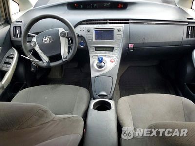 Zdjęcie 8 z 12 samochodu: 2013 TOYOTA PRIUS TWO VIN:JTDKN3DU6D0344141 - miniatura