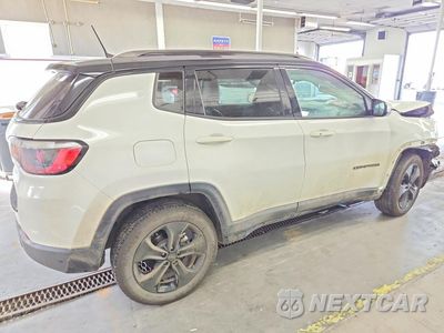 Trzecie zdjęcie samochodu z tyłu: 2021 JEEP COMPASS LATITUDE VIN:3C4NJDBB6MT594921 - miniatura