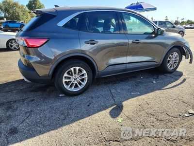 Trzecie zdjęcie samochodu z tyłu: 2020 FORD ESCAPE SE VIN:1FMCU0G67LUC74266 - miniatura