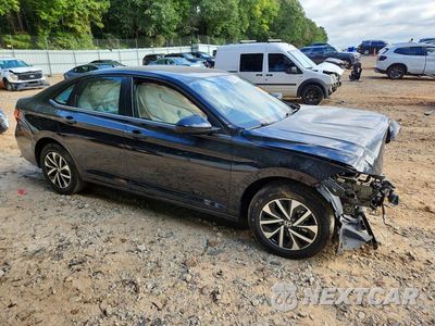 Czwarte zdjęcie samochodu z boku: 2024 VOLKSWAGEN JETTA S VIN:3VW5M7BU5RM043503 - miniatura
