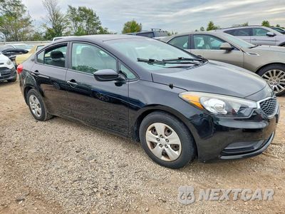 Czwarte zdjęcie samochodu z boku: 2015 KIA FORTE LX VIN:KNAFK4A64F5296194 - miniatura