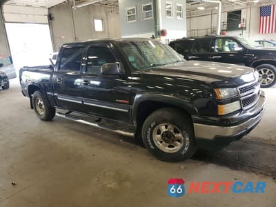 Czwarte zdjęcie samochodu z boku: 2006 CHEVROLET SILVERADO K1500 VIN:2GCEK13N761184136 - miniatura