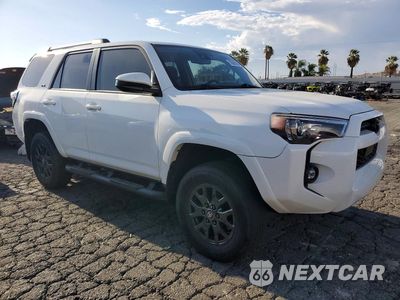 Czwarte zdjęcie samochodu z boku: 2022 TOYOTA 4RUNNER SR5 VIN:JTEMU5JR3N6009467 - miniatura