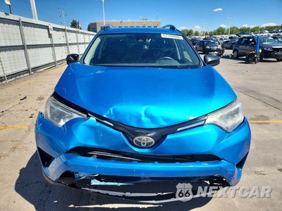 Piąte zdjęcie samochodu w środku: 2017 TOYOTA RAV4 LE VIN:JTMZFREV2HJ124145 - miniatura