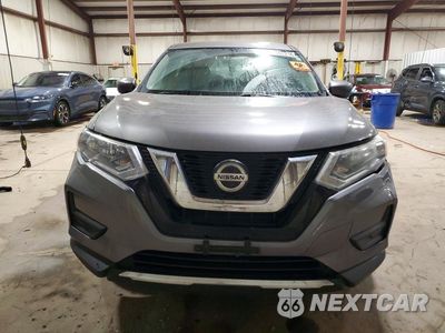 Piąte zdjęcie samochodu w środku: 2018 NISSAN ROGUE S VIN:5N1AT2MT6JC781677 - miniatura