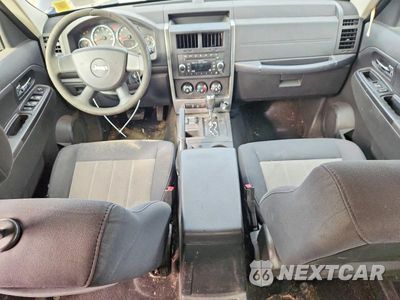 Zdjęcie 8 z 13 samochodu: 2010 JEEP LIBERTY SPORT VIN:1J4PN2GK4AW178926 - miniatura