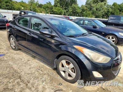 Czwarte zdjęcie samochodu z boku: 2013 HYUNDAI ELANTRA GLS VIN:5NPDH4AE5DH172318 - miniatura