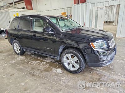 Czwarte zdjęcie samochodu z boku: 2016 JEEP COMPASS LATITUDE VIN:1C4NJDEB0GD799270 - miniatura