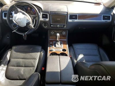 Zdjęcie 8 z 13 samochodu: 2016 VOLKSWAGEN TOUAREG TDI VIN:WVGEP9BP7GD000706 - miniatura