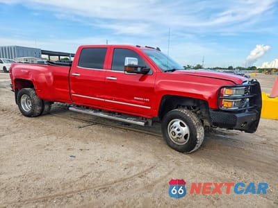 Czwarte zdjęcie samochodu z boku: 2015 CHEVROLET SILVERADO K3500 LTZ VIN:1GC4K0E8XFF556817 - miniatura