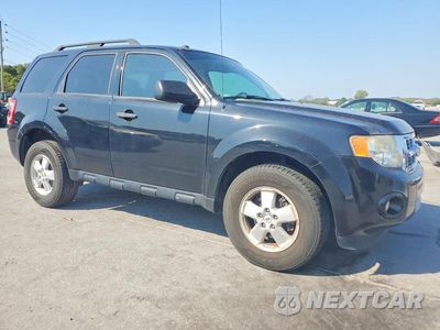 Czwarte zdjęcie samochodu z boku: 2012 FORD ESCAPE XLT VIN:1FMCU0D71CKC60369 - miniatura