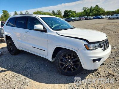 Czwarte zdjęcie samochodu z boku: 2017 JEEP GRAND CHEROKEE LAREDO VIN:1C4RJFAG6HC767820 - miniatura