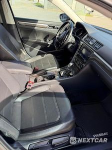 Piąte zdjęcie samochodu w środku: 2018 VOLKSWAGEN PASSAT SE VIN:1VWBA7A33JC005519 - miniatura
