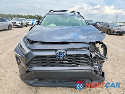 Piąte zdjęcie samochodu w środku: 2023 TOYOTA RAV4 XLE PREMIUM VIN:JTMB6RFV7PD106348 - miniatura
