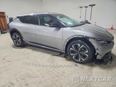 Czwarte zdjęcie samochodu z boku: 2024 KIA EV6 WIND VIN:KNDC3DLC7R5161253 - miniatura