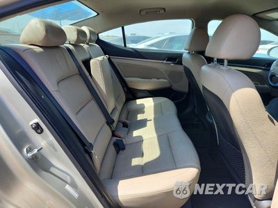 Zdjęcie 10 z 12 samochodu: 2017 HYUNDAI ELANTRA LIMITED VIN:KMHD84LF1HU339271 - miniatura