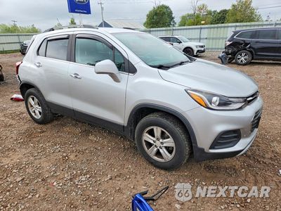 Czwarte zdjęcie samochodu z boku: 2018 CHEVROLET TRAX 1LT VIN:KL7CJPSB0JB680633 - miniatura