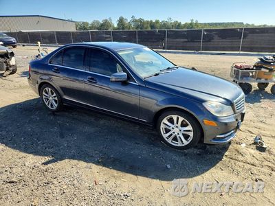 Czwarte zdjęcie samochodu z boku: 2014 MERCEDES-BENZ C 300 4MATIC VIN:WDDGF8AB3ER304914 - miniatura