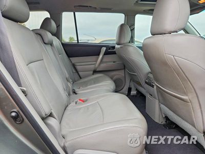 Zdjęcie 10 z 12 samochodu: 2011 TOYOTA HIGHLANDER SE VIN:5TDBK3EH4BS057112 - miniatura