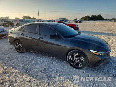 Czwarte zdjęcie samochodu z boku: 2025 HYUNDAI ELANTRA VIN:KMHLM4DG8SU943020 - miniatura
