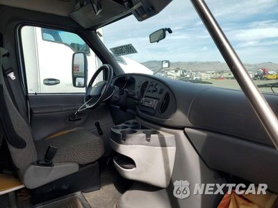 Piąte zdjęcie samochodu w środku: 2007 FORD E450 SHUTTLE BUS VIN:1FDXE45S87DB30155 - miniatura