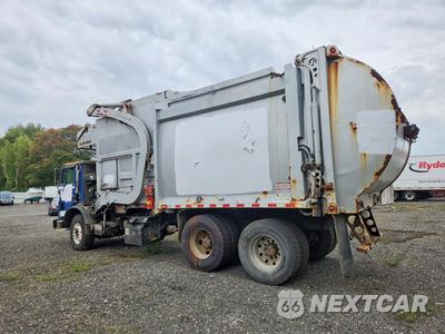 Drugie zdjęcie samochodu z przodu: 2016 MACK MRU613 REFUSE TRUCK VIN:1M2AV02CXGM014869 - miniatura