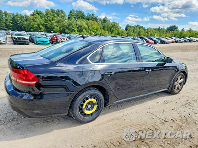 Trzecie zdjęcie samochodu z tyłu: 2013 VOLKSWAGEN PASSAT SE VIN:1VWBP7A36DC144160 - miniatura