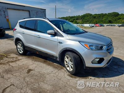 Czwarte zdjęcie samochodu z boku: 2018 FORD ESCAPE SE VIN:1FMCU0GDXJUC40883 - miniatura