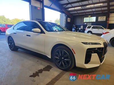 Czwarte zdjęcie samochodu z boku: 2023 BMW I7 XDRIVE60 VIN:WBY53EJ08PCL69978 - miniatura