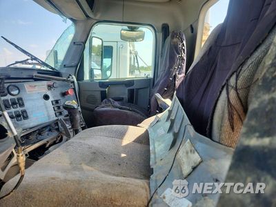 Zdjęcie 8 z 13 samochodu: 2018 FREIGHTLINER COLUMBIA 120 SEMI TRUCK VIN:3ALXA7CG6JDJX4102 - miniatura